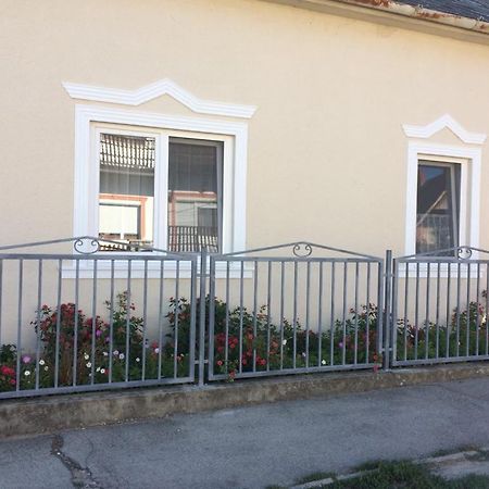 Teraszos Haz Hotel Балатонлеле Екстериор снимка