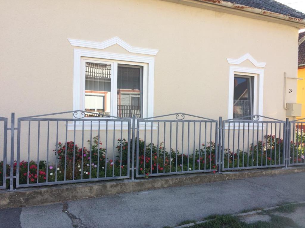 Teraszos Haz Hotel Балатонлеле Екстериор снимка