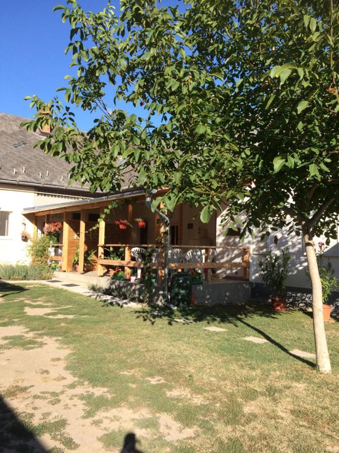 Teraszos Haz Hotel Балатонлеле Екстериор снимка